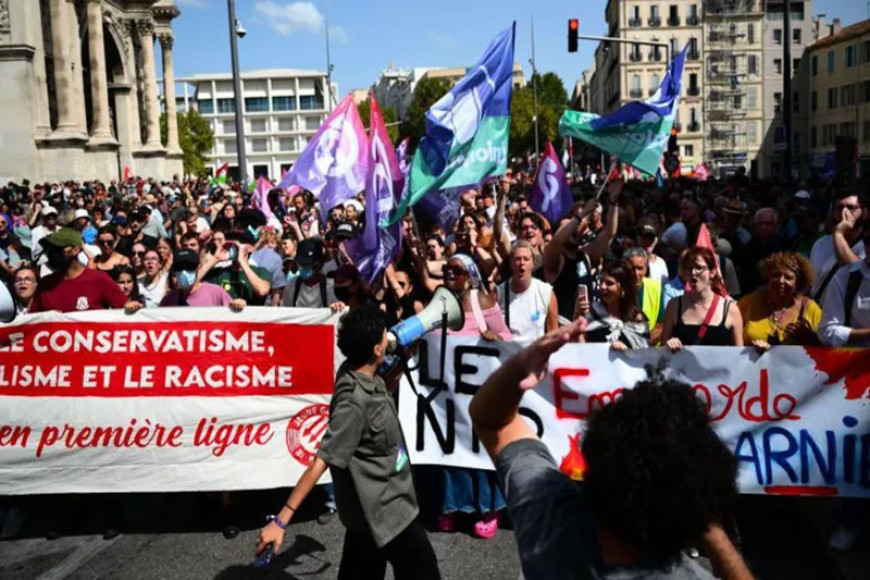 Thousands protest in France over Macron&#039;s choice of PM