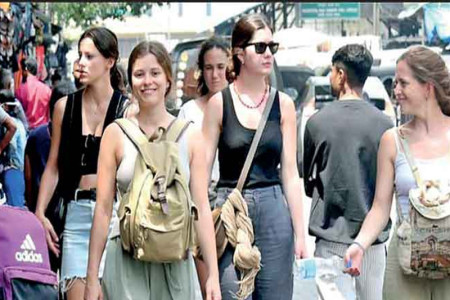 Tourist arrivals in Sei Lanka soar past 800,000