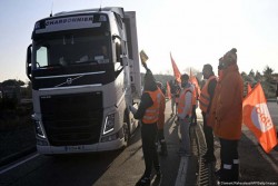 Strikes cripple French refineries over pension reforms