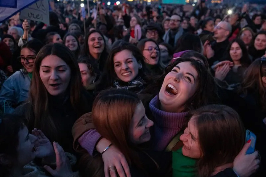 France makes abortion a constitutional right