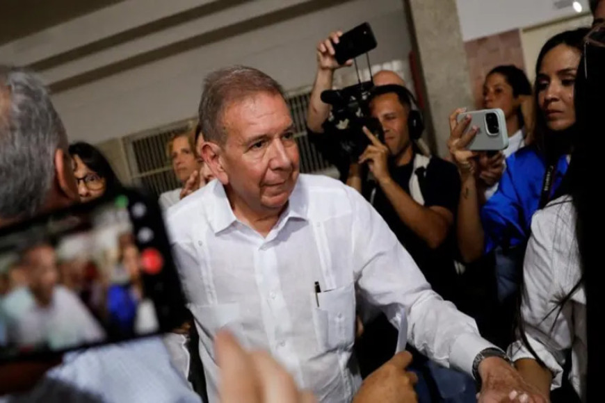 Venezuela&#039;s opposition leader leaves country for Spain